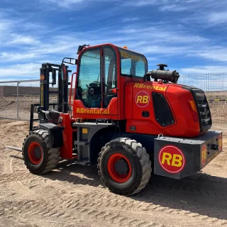 💪 Potencia total en terrenos difíciles💥

Nuestra grúa horquilla 4x4 de 2,5 toneladas ya está operando en Calama, abasteciendo proyectos mineros y fotovoltaicos con la robustez y confiabilidad que nos caracteriza.

📍 También disponibles en Santiago, Concepción, Puerto Montt y Punta Arenas.

🔴 Arriendo de maquinaria pesada en todo Chile.

🔗 Cotiza fácil en 👉 www.rbrental.cl

 📲 (+56) 22836 0000 | Respuesta rápida y servicio personalizado!

#GrúaHorquilla #RBRental #MaquinariaPesada #ArriendoDeMaquinaria #Minería #EnergíaSolar #Calama #Chile #4x4 #ArriendoGrúa
